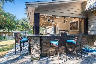 Gulf Breeze Retreat-Backyard Oasis Close to beach - 0