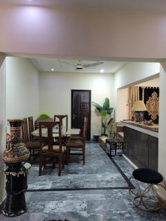 The Grand Home Stay King Beds And Stylish Interiors - 9