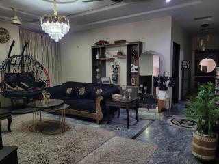 The Grand Home Stay King Beds And Stylish Interiors - 6