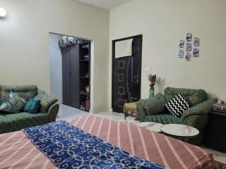 The Grand Home Stay King Beds And Stylish Interiors - 4