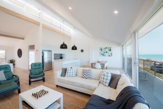 Grand Oceana - A Dual-unit Beachfront Getaway - 6