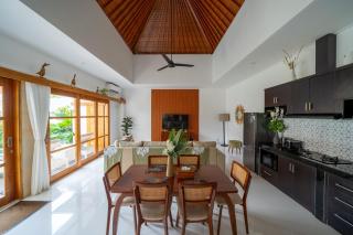 Villa Sunshyne - Modern Luxury 2BR Villa with Pool, Steps to the Beach - 8