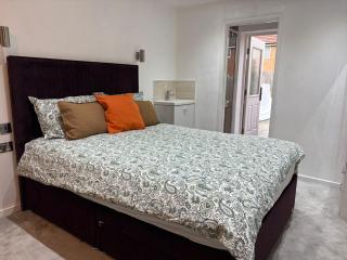 WBC R4 - Private Ensuite Studio Room Wednesbury - 2