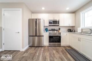 Dual-Suite Getaway - Sleeps 12 - Whyte Ave - NFLX - 3