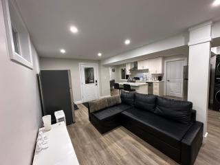 Luxurious Pvt room & Pvt heated floor bathroom near Airport - Kitchener - 6