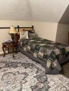 Dirt Road Inn Quiet Country Home - 8