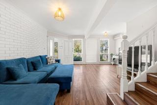 Shelleys - Pet Friendly - Short Walk to Beach - 0