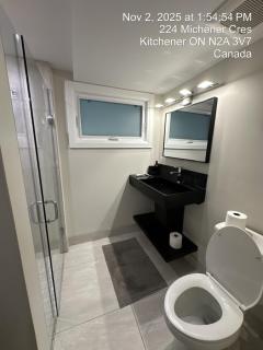 Spacious 2 Bedroom & 2 Bathroom Suit Near Fairview Mall & Waterloo Airport - 2