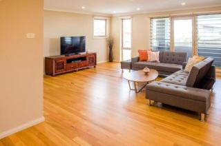 Beach Break at The Entrance - 5