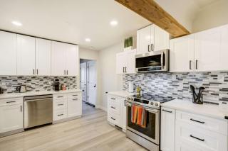 Warm 2BR Home Sleeps 4 Outdoor Deck & BBQ Grill - 3