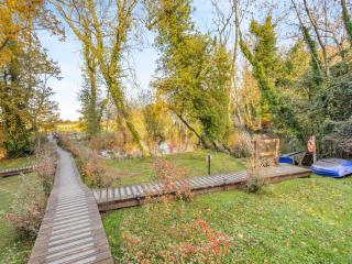 Lion House- Uk45705 - 1