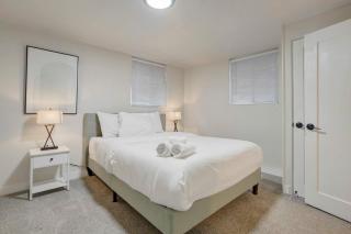 Cozy 2BR Home Sleeps 4 Outdoor Deck & BBQ Grill - 8