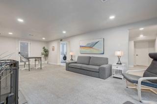 Cozy 2BR Home Sleeps 4 Outdoor Deck & BBQ Grill - 1