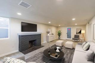 Bright 4BR Home Sleeps 8 Near DT with Backyard Deck - 3