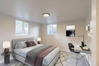 Bright 4BR Home Sleeps 8 Near DT with Backyard Deck - 8