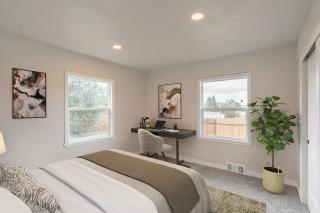 Bright 4BR Home Sleeps 8 Near DT with Backyard Deck - 6