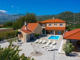 Zara with heated hydromassage pool - 2