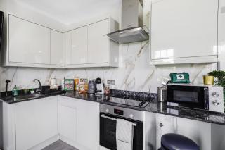 Premium Luxe 3 Bedroom Apartment West London - 3