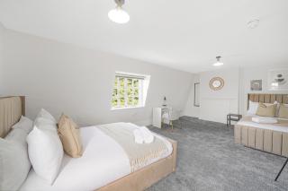 Premium Luxe 3 Bedroom Apartment West London - 4