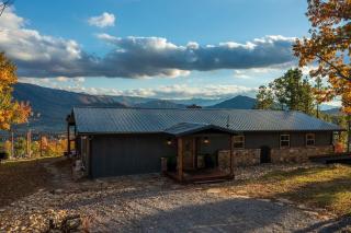 Luxury Retreat with Jaw-Dropping Mountain Views - 3