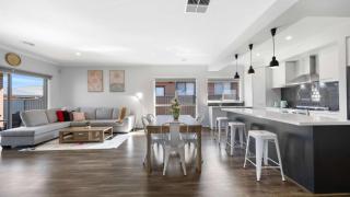 Modern Family Home - 8