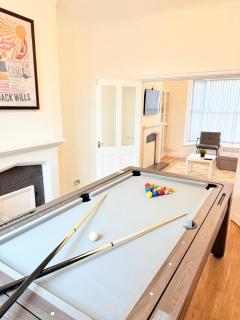 4 bedrooms 8 beds Wi-FI smart tv games room - 0