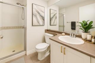 Chic 2-Bedroom Haven in Vibrant Coal Harbour - 1