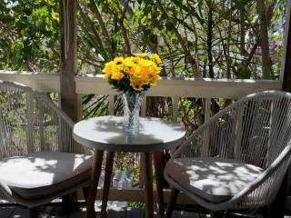 Oceanview Cottage Walk to Beach & Restaurants - 2