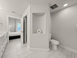 Family-Friendly 3-Bedroom Condo for 6 and 5 min to Disney - 8