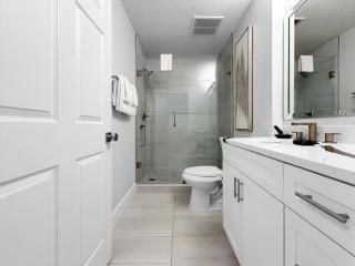 Family-Friendly 3-Bedroom Condo for 6 and 5 min to Disney - 6