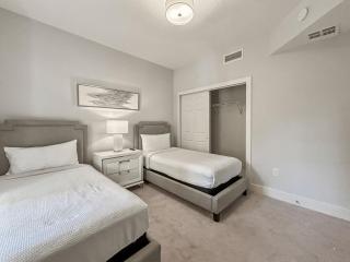 Family-Friendly 3-Bedroom Condo for 6 and 5 min to Disney - 2