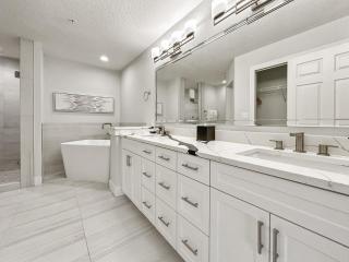 Family-Friendly 3-Bedroom Condo for 6 and 5 min to Disney - 1