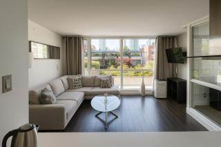 Bright 2-Bedroom Suite in Vibrant Yaletown Core - 0