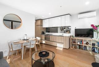Warm, Cosy and Well-Equipped Southbank Apartment - 8
