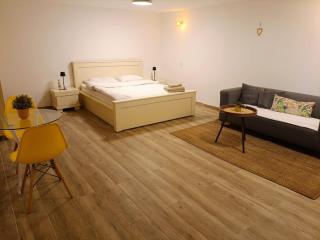 הבית במושב - 1