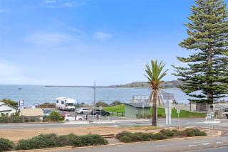 Tidehouse - Scenic Esplanade Escape with Shared Pool - 2