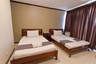 Richmond Plaza Hotel - 8