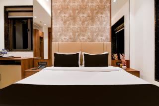 Super Townhouse Oak DLF Newtown Bus Terminal - 1