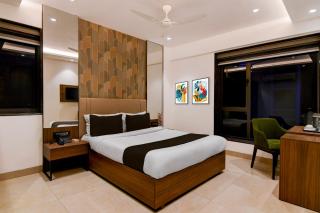 Super Townhouse Oak DLF Newtown Bus Terminal - 8