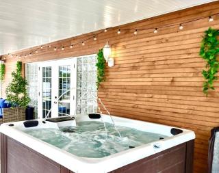 The Flamingo*4bed*pool*jacuzzi*foosball - 8