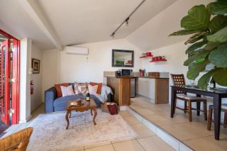 Petersons Wines Dairy Cottage - 7