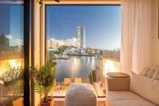 Tiny Home in the heart of Broadbeach-River Views! - 2