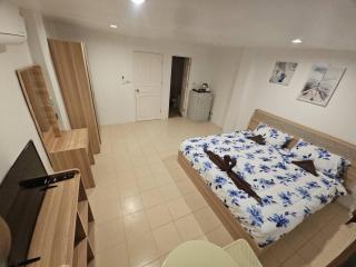 Chalong Paradise Guesthouse - 9