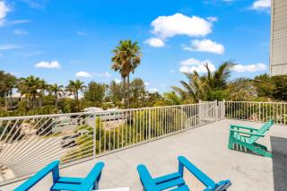 Points Hideaway - Beautiful Home wStunning SunsetWater Views on Bean Point Pool Bar Foosball - 5