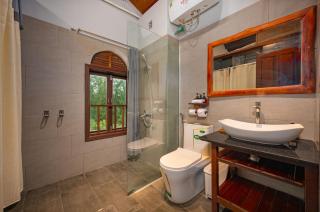 Hoianbang Beach Front Villa and Restaurant - 4