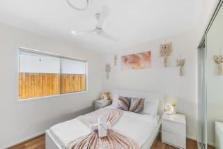 White Rock Big House Convenient Transportation Near Beach and School With Parking - 3