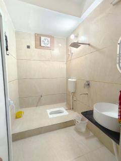 Premium bedroom with washroom 105 , Zero mile - Patna - 3