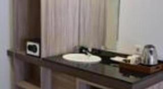 My Tower Hotel Surabaya - 8