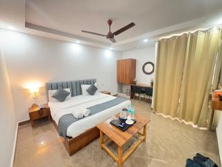 Hotel Breezy Heights - 0