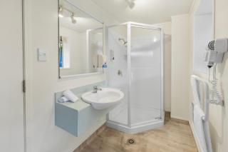 Birchwood Spa Motel - 2